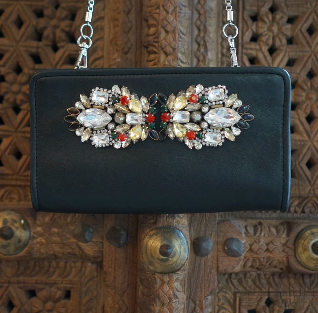 JENNIFER: Clutch da lộn, trang trí buổi tối
